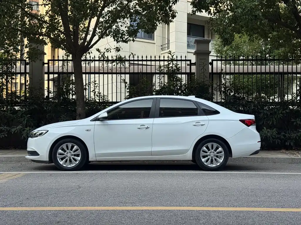 Buick Excelle — миниатюра 9