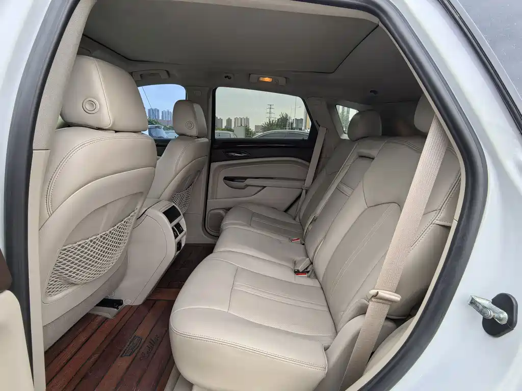 Cadillac SRX — миниатюра 6