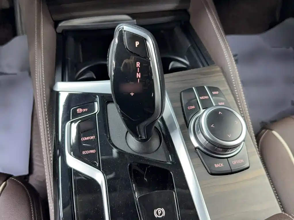 BMW 5 Series — миниатюра 8