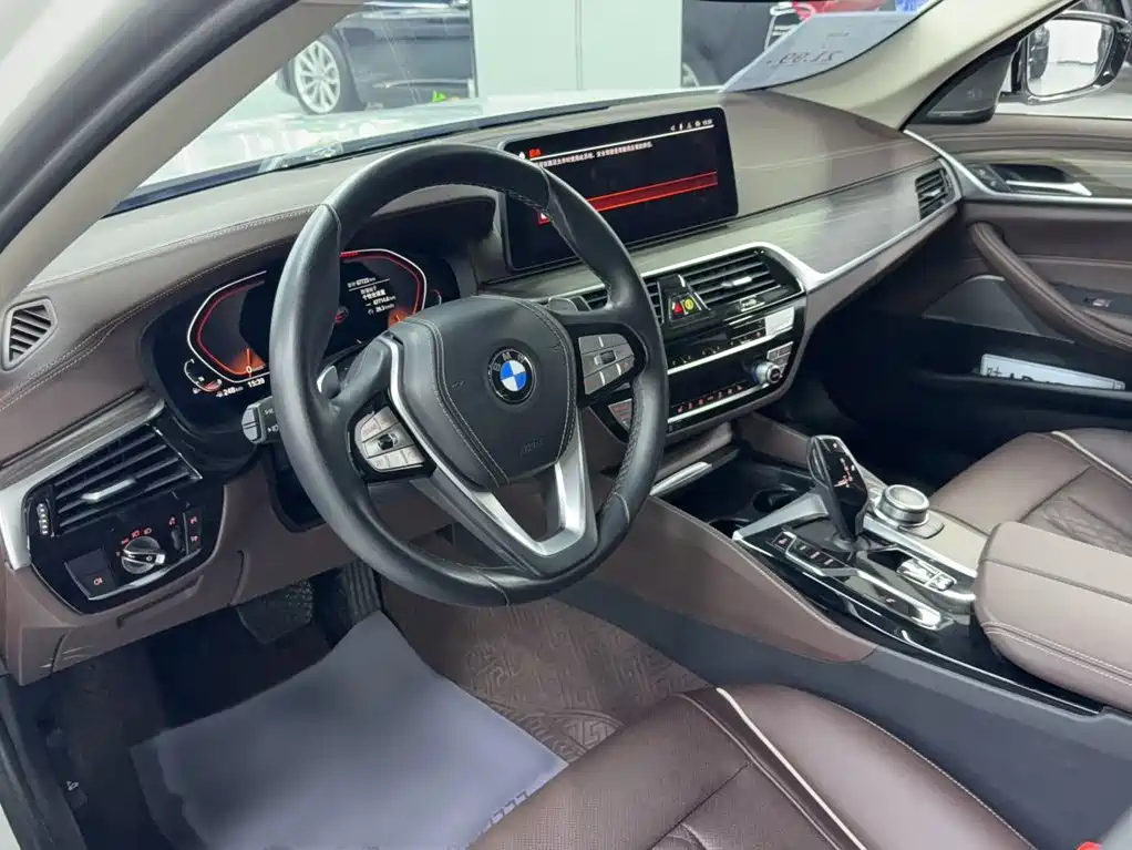 BMW 5 Series — миниатюра 19