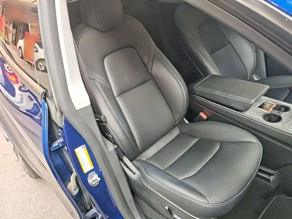 Tesla Model Y — миниатюра 25