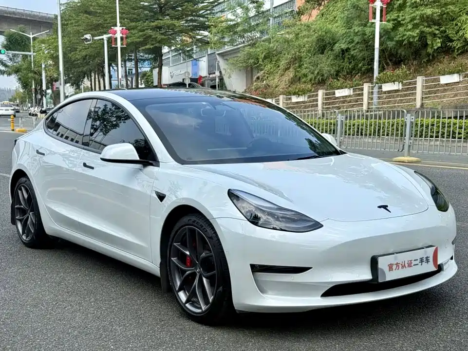 Tesla Model 3 — миниатюра 3