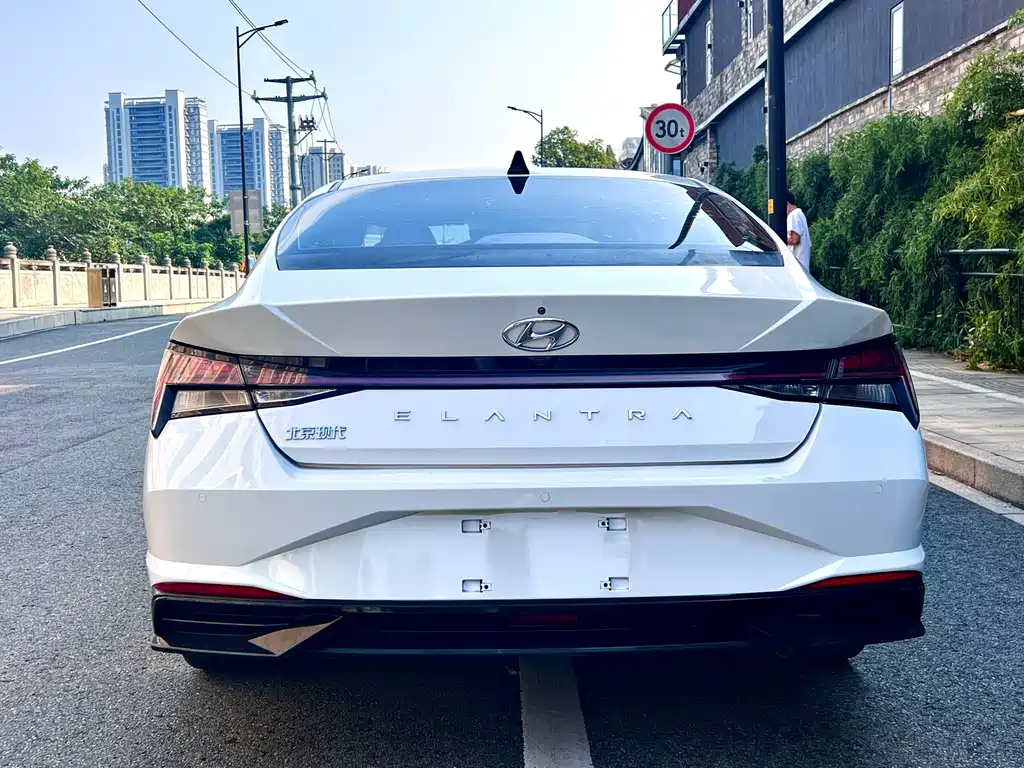 Hyundai Elantra — миниатюра 7