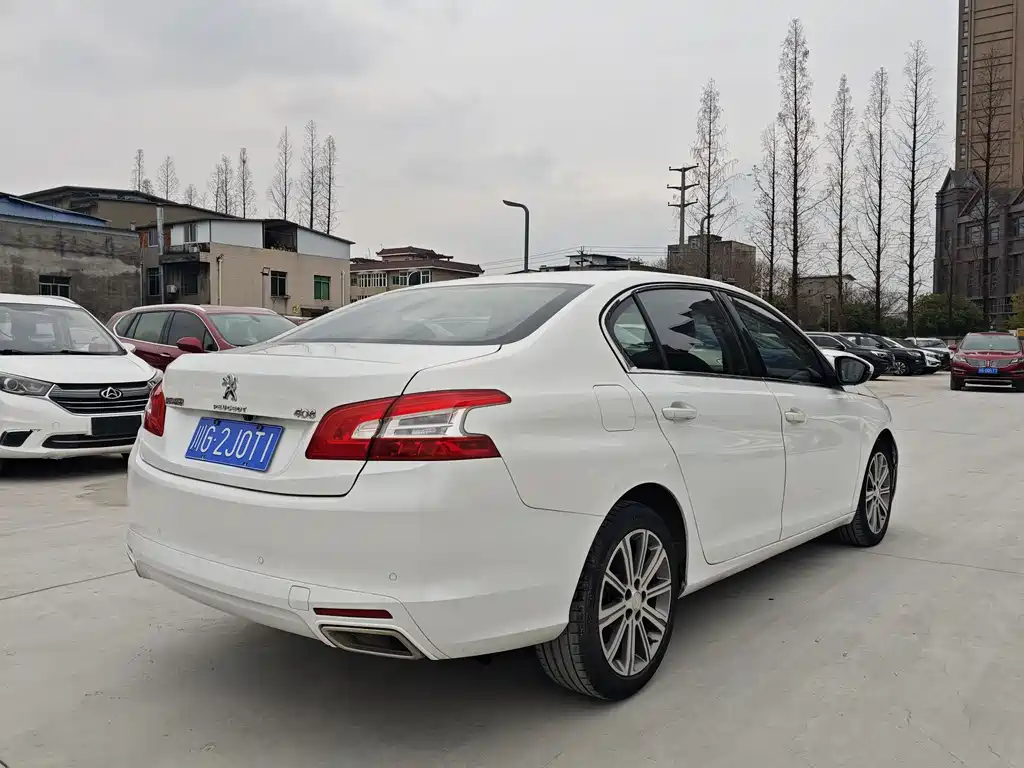 PEUGEOT 408
