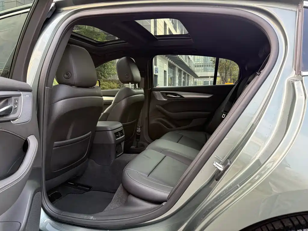 Cadillac CT5 — миниатюра 9