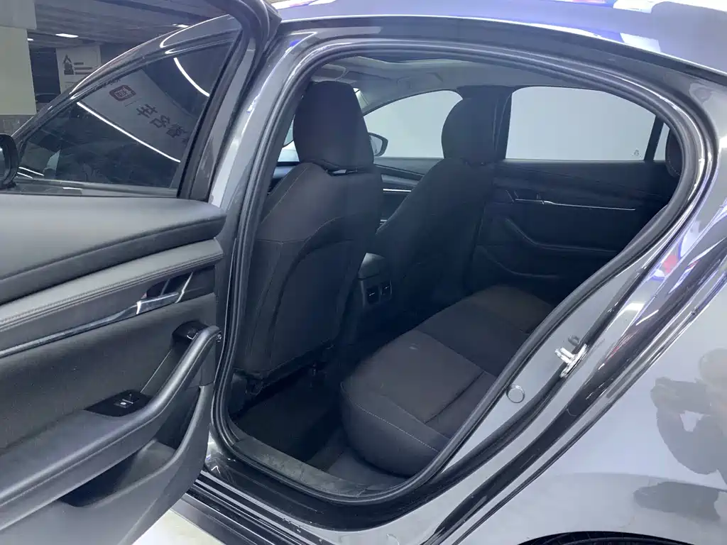 Mazda Mazda3 3 2021 2.0L AT