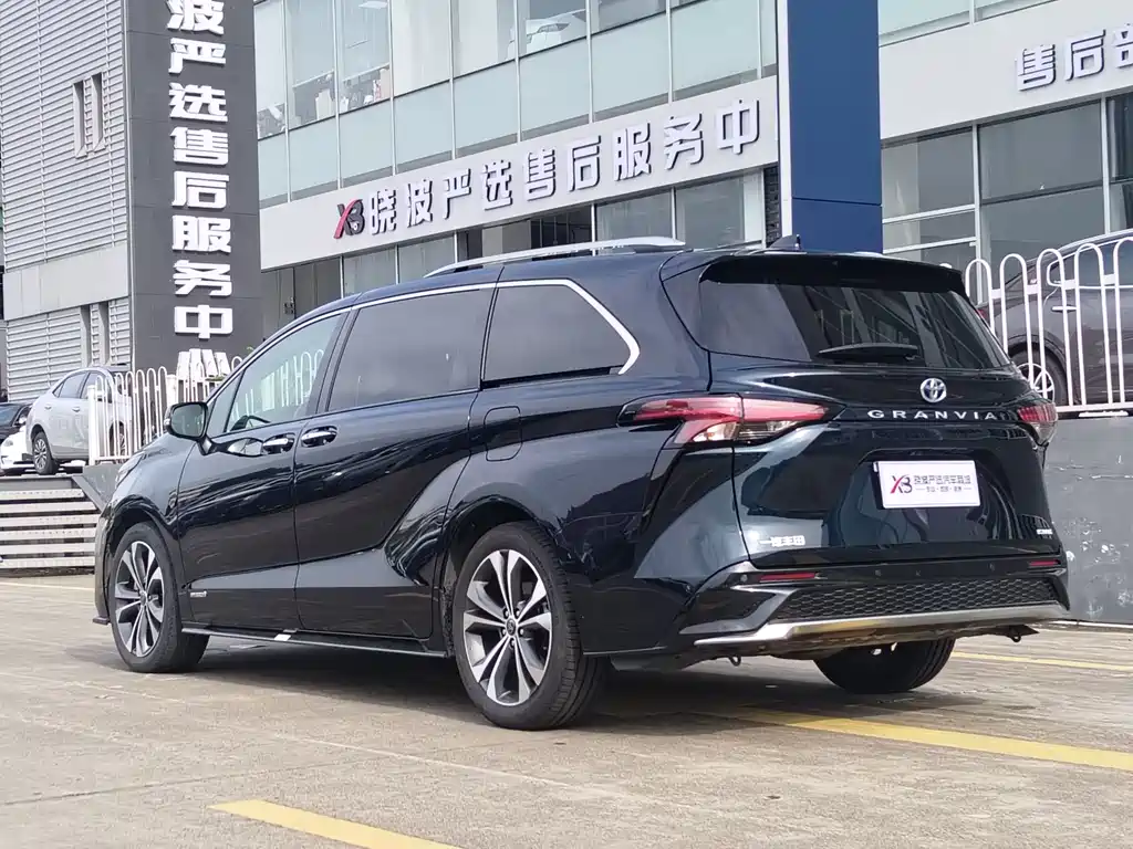 Toyota Granvia 2022 2.5L Flagship