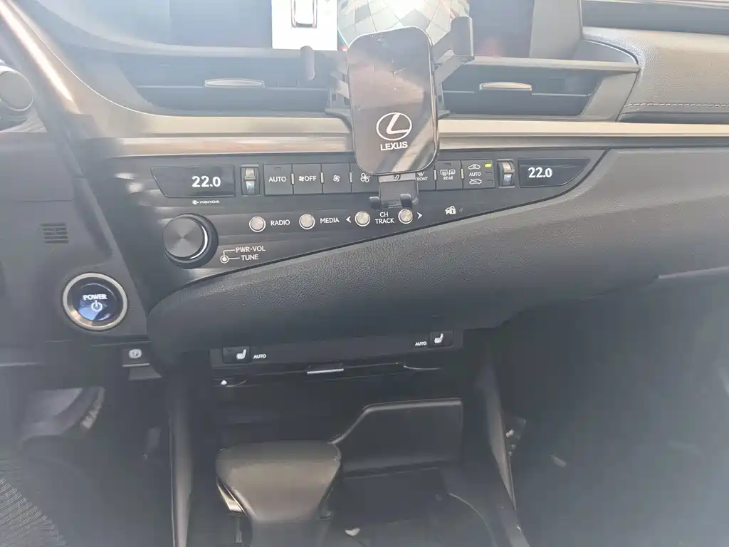 Lexus ES — миниатюра 7