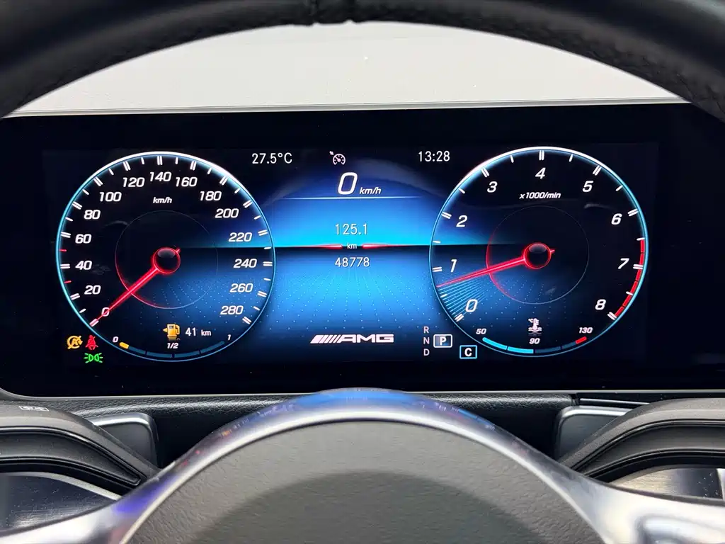 Mercedes-Benz GLB AMG — миниатюра 20