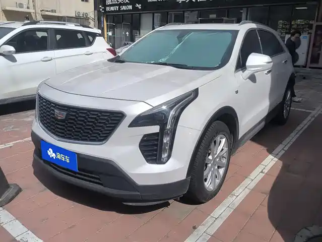 CADILLAC  XT4