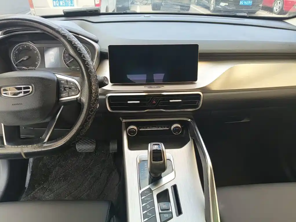 Geely Binyue — миниатюра 13