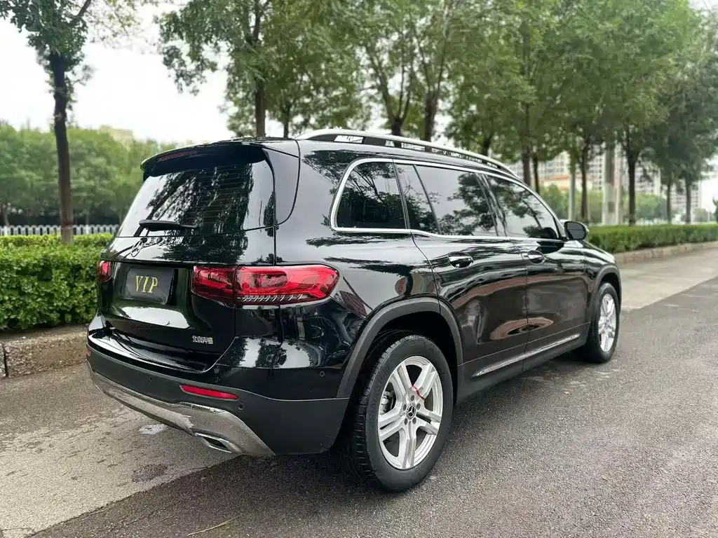 MERCEDES-BENZ GLB