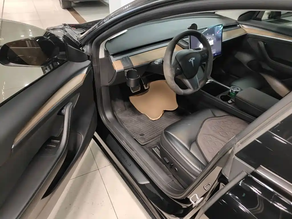Tesla Model 3 — миниатюра 16