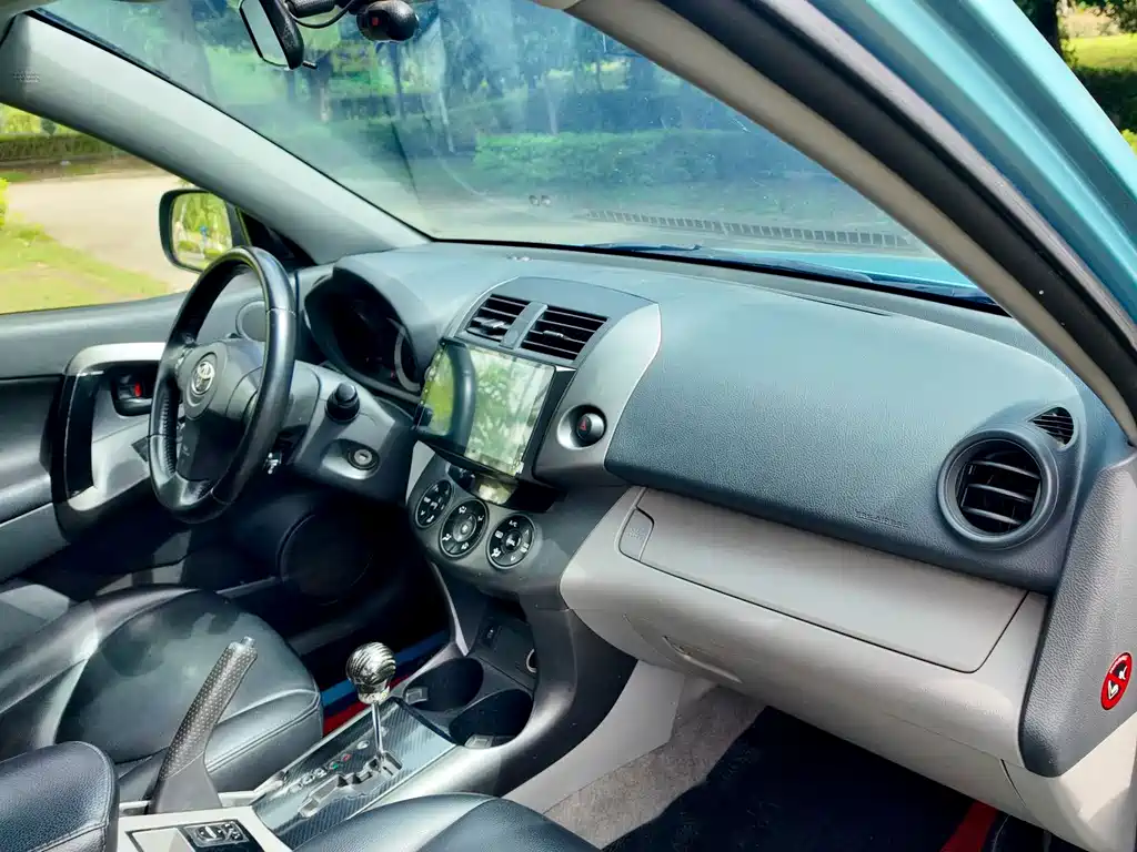 Toyota RAV4 — миниатюра 26