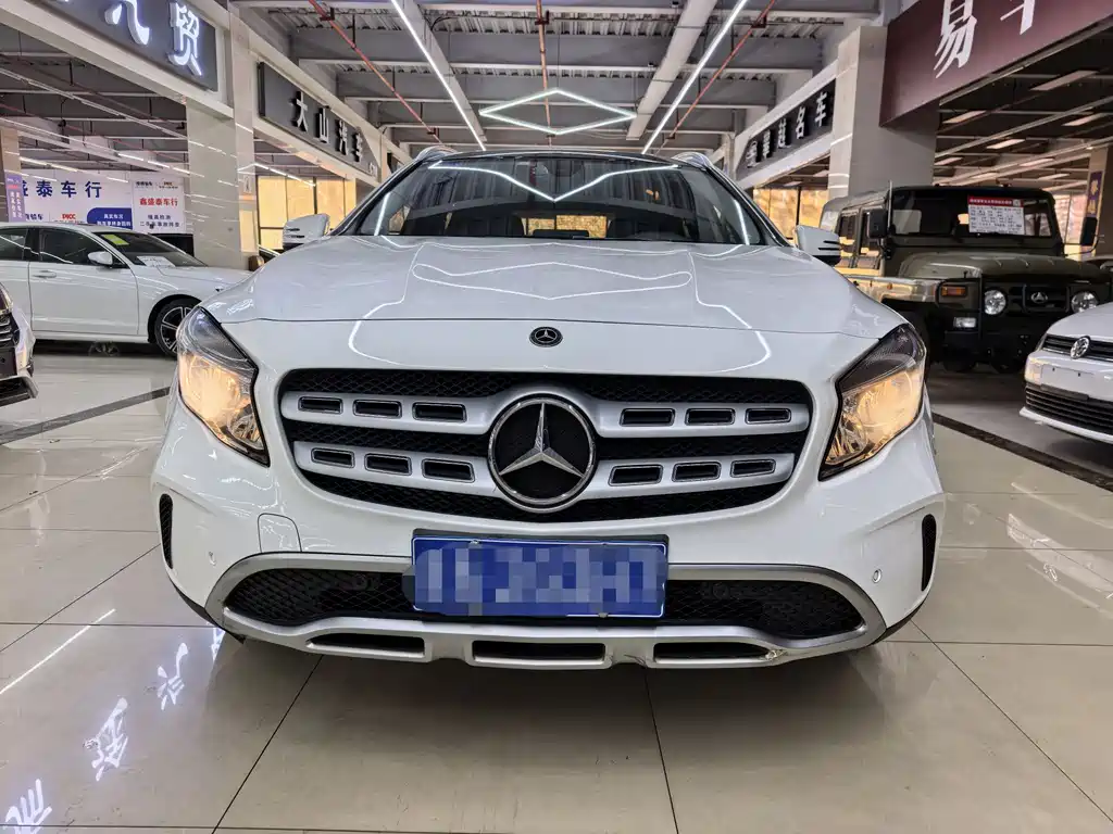 MERCEDES-BENZ GLA