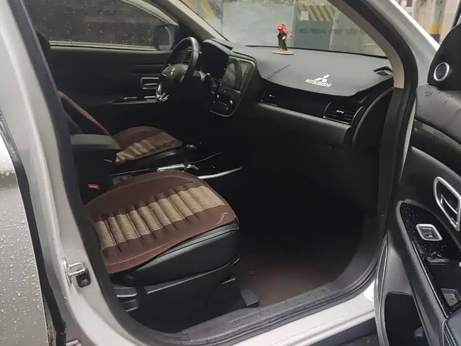 Mitsubishi Outlander — миниатюра 8