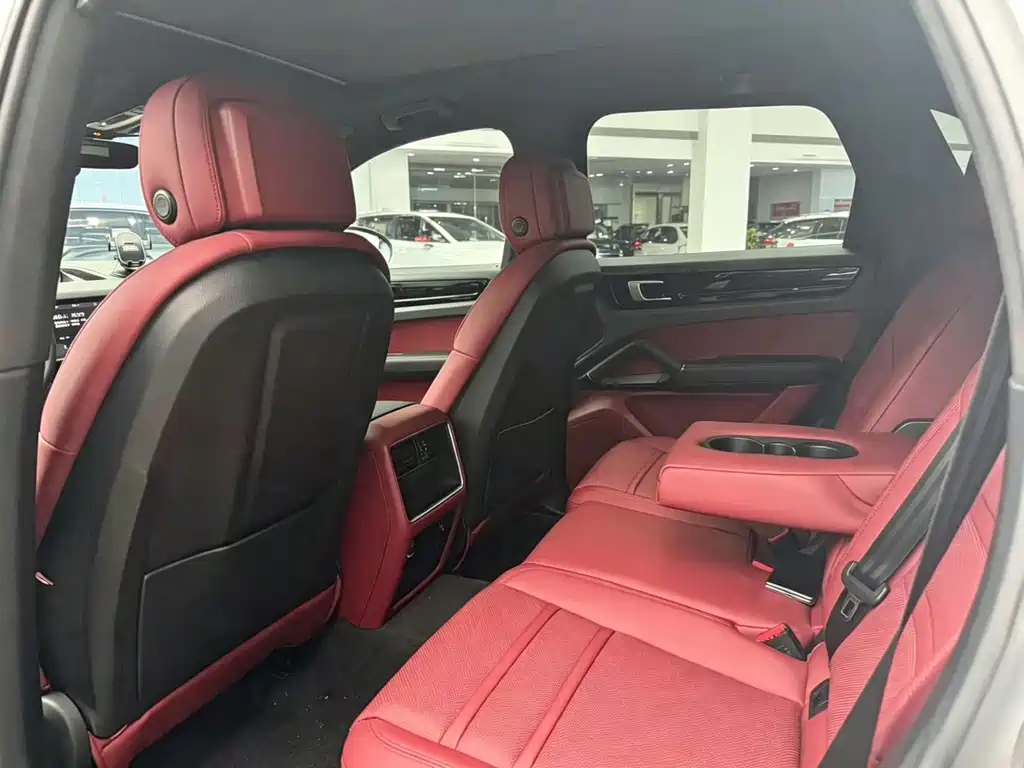 Porsche Cayenne — миниатюра 6