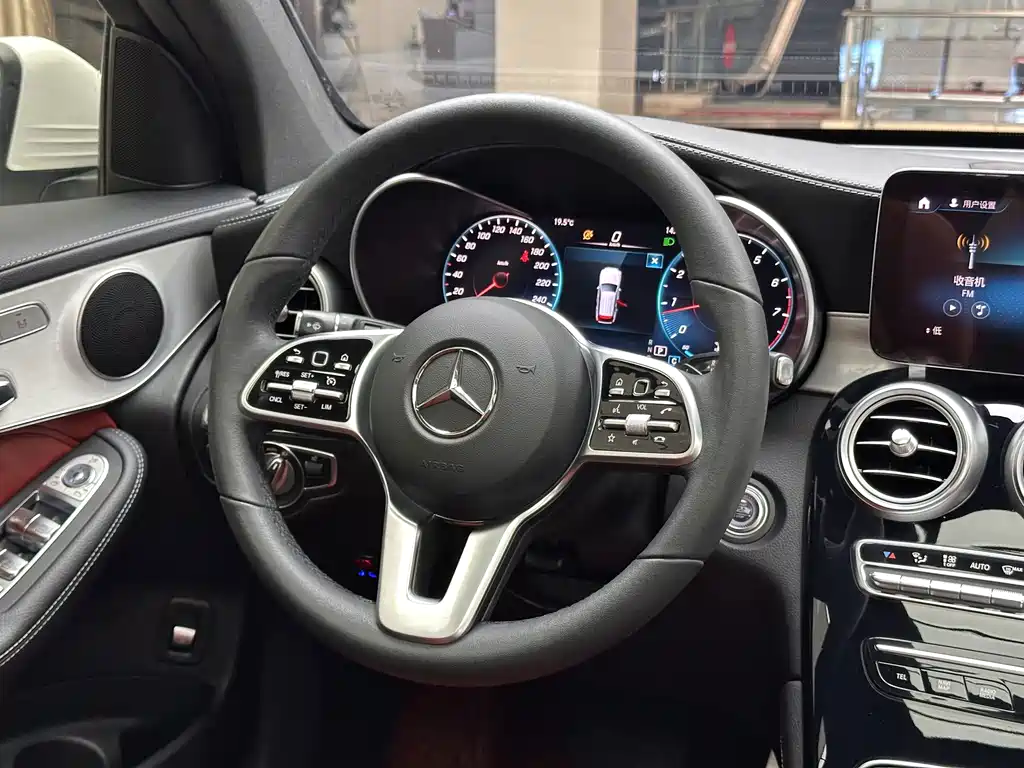 Mercedes-Benz GLC — миниатюра 12