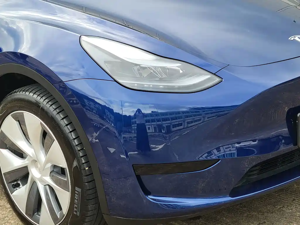 Tesla Model Y — миниатюра 6