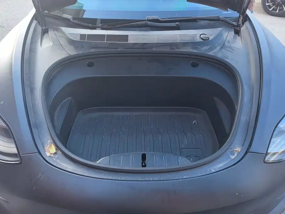 Tesla Model 3 — миниатюра 10