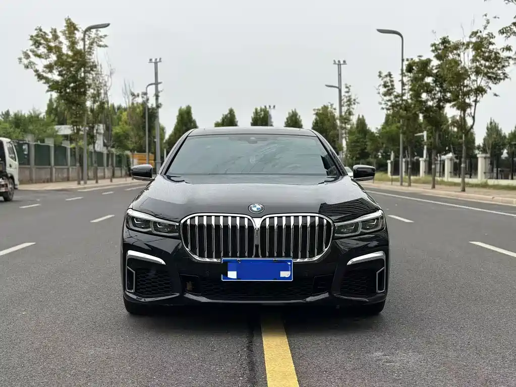 BMW 7 Series — миниатюра 3