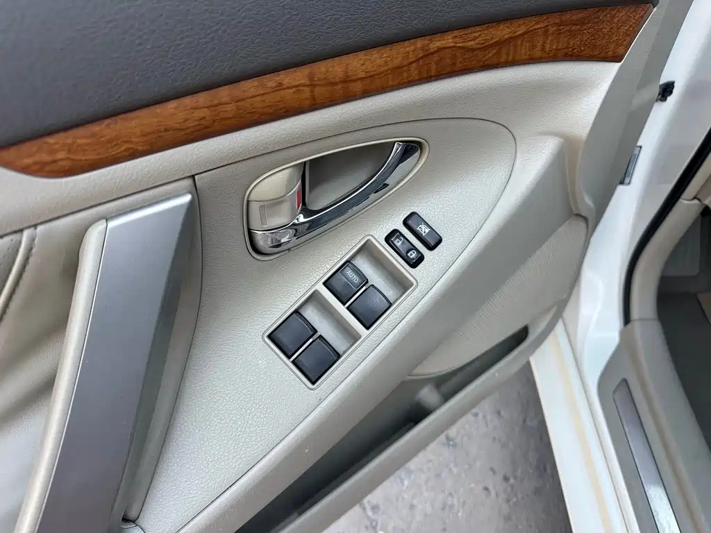 Toyota Camry — миниатюра 13