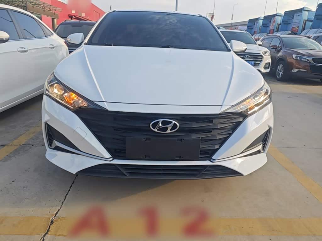 Hyundai Hyundai Verna 1.4 л 2022 г. Белый, пробег 32100 км
