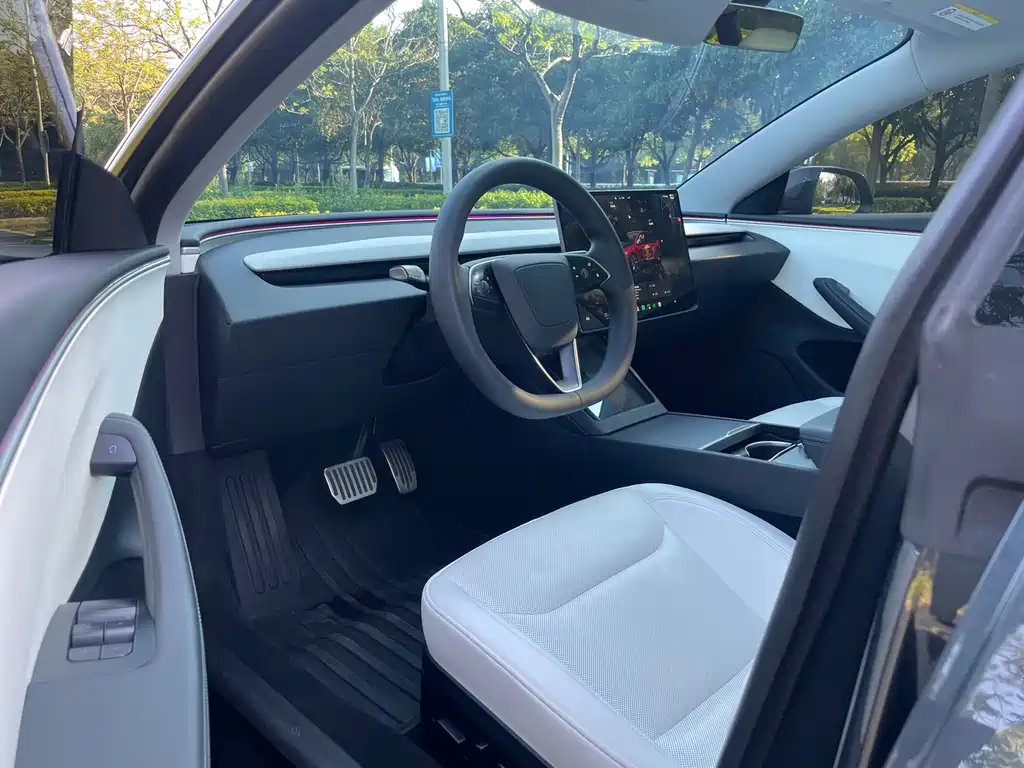 Tesla Model 3 — миниатюра 13