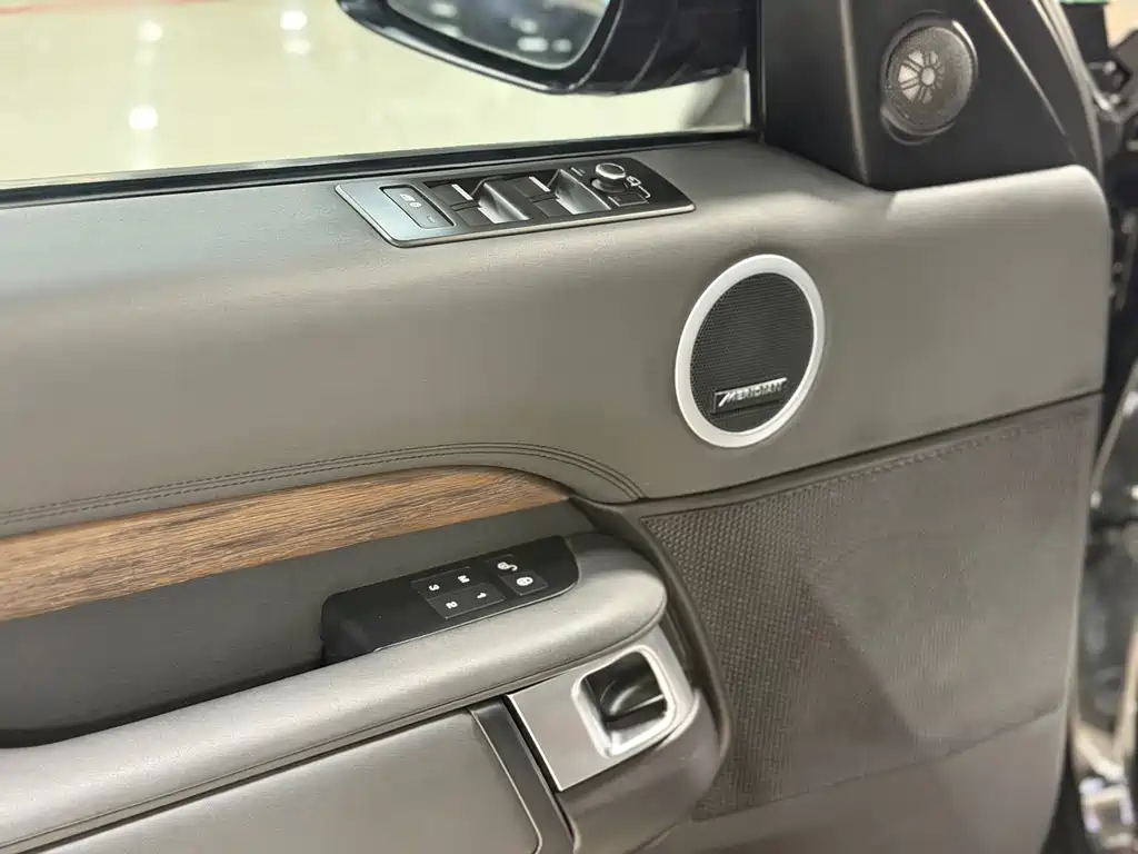 Land Rover Discovery — миниатюра 6