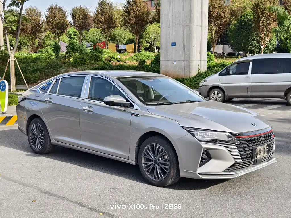 DONGFENG YI HYUN MAX