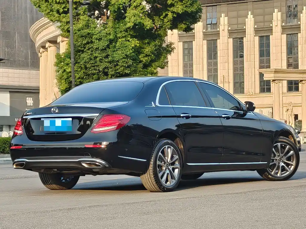 Mercedes-Benz E-Class — миниатюра 6