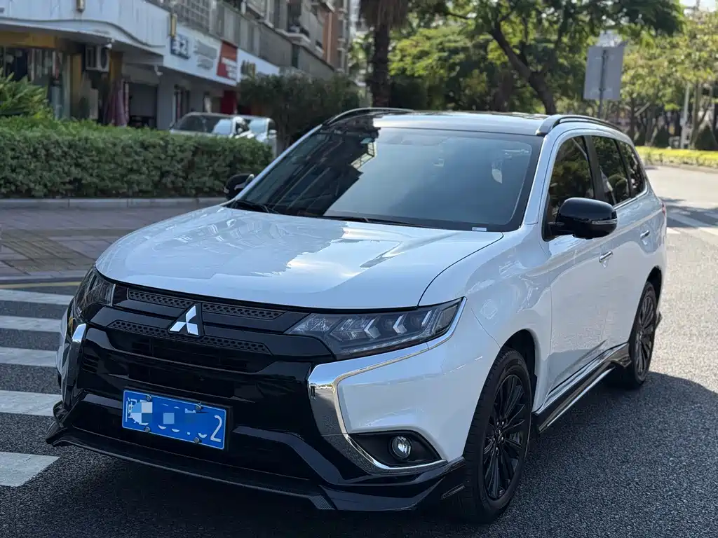 MITSUBISHI OUTLANDER
