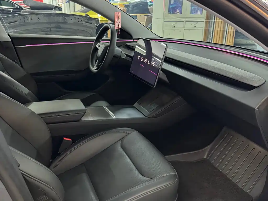 Tesla Model 3 — миниатюра 12