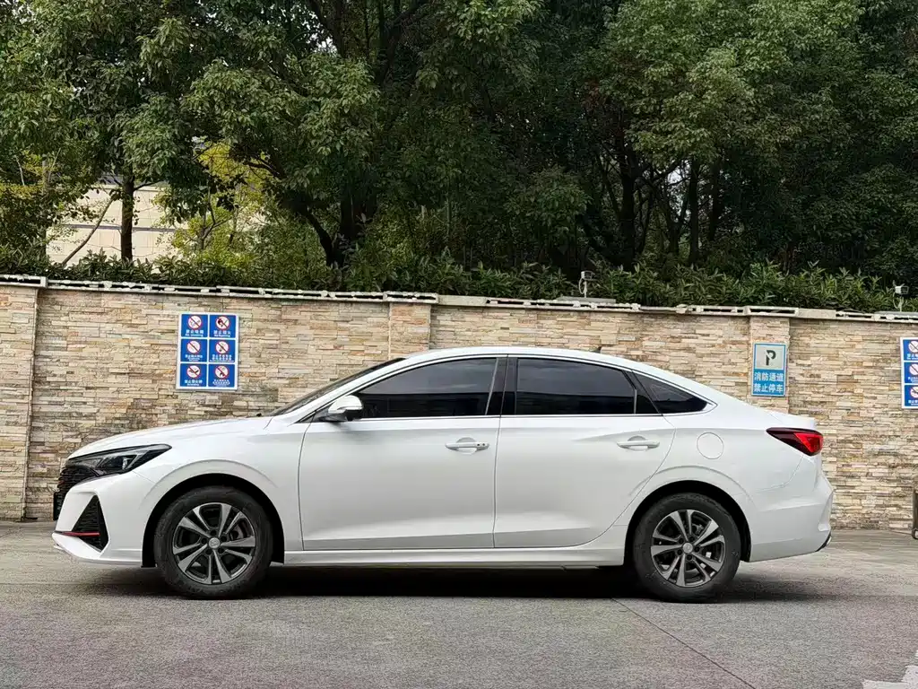 Changan Eado — миниатюра 3