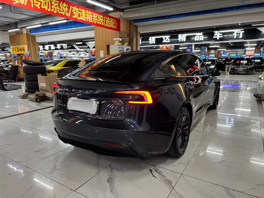 Tesla Model 3 — миниатюра 9