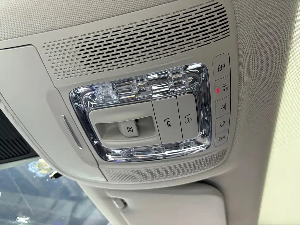 Mercedes-Benz GLS — миниатюра 13