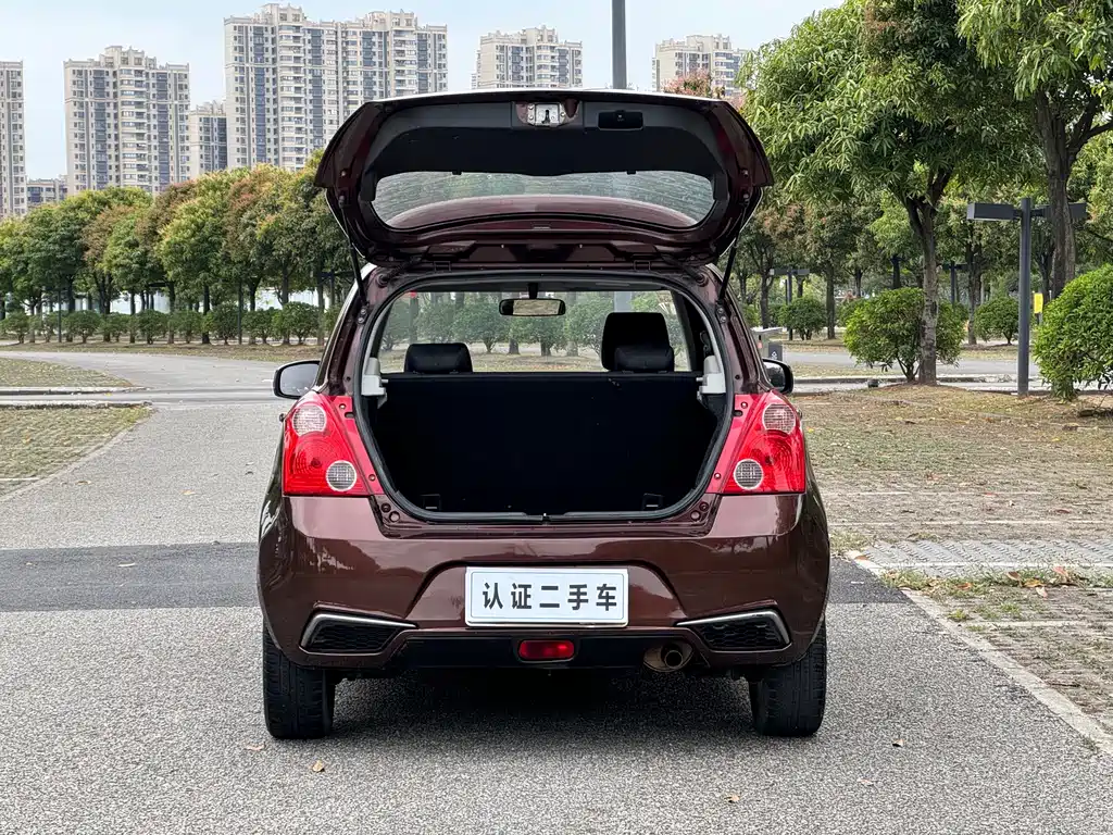SUZUKI SWIFT