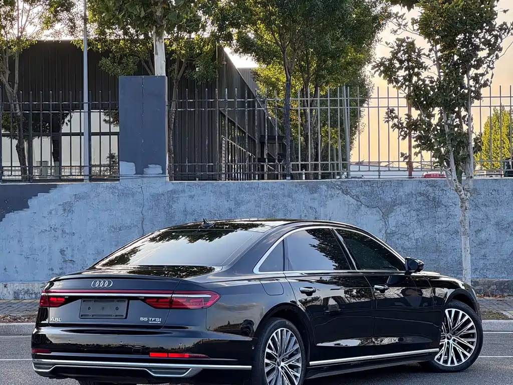 Audi A8 — миниатюра 7