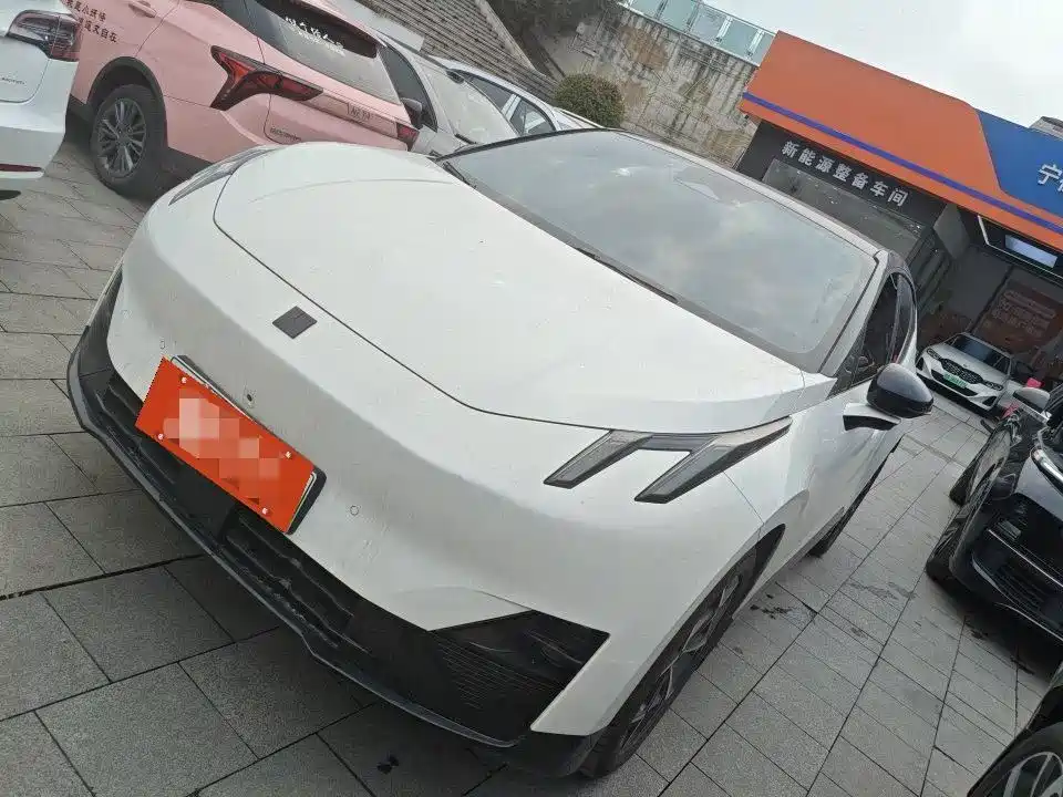 Lynk & Co Z20 2025