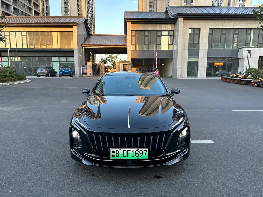 Hongqi Hongqi E-QM5