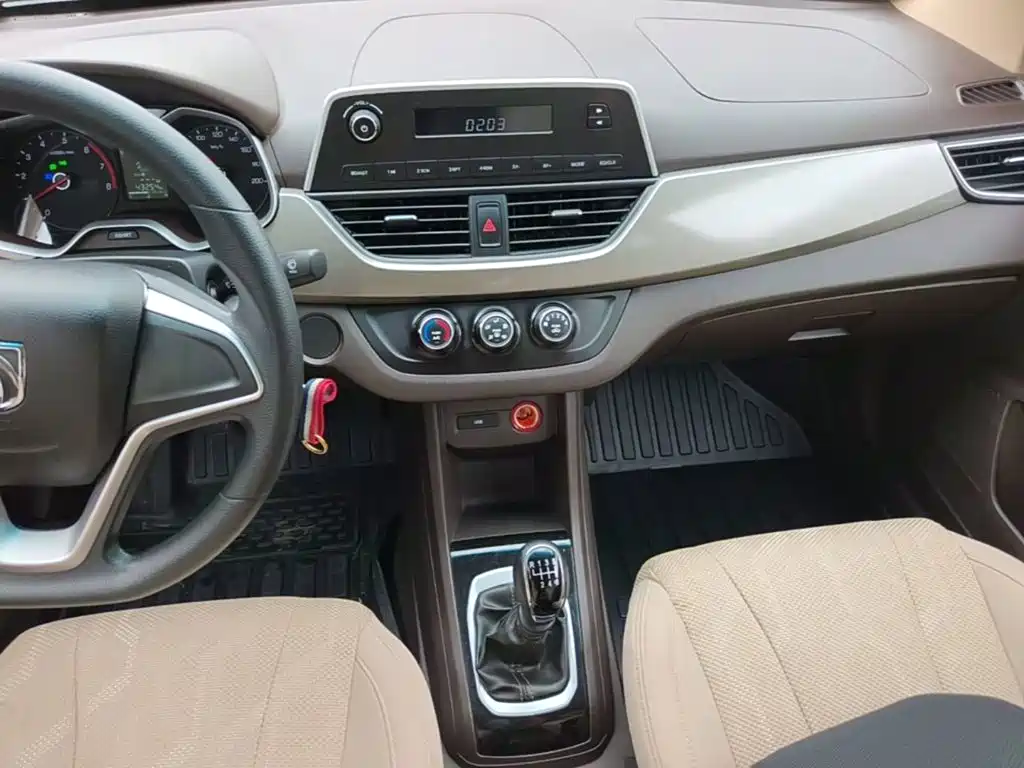 Baojun 310W — миниатюра 13