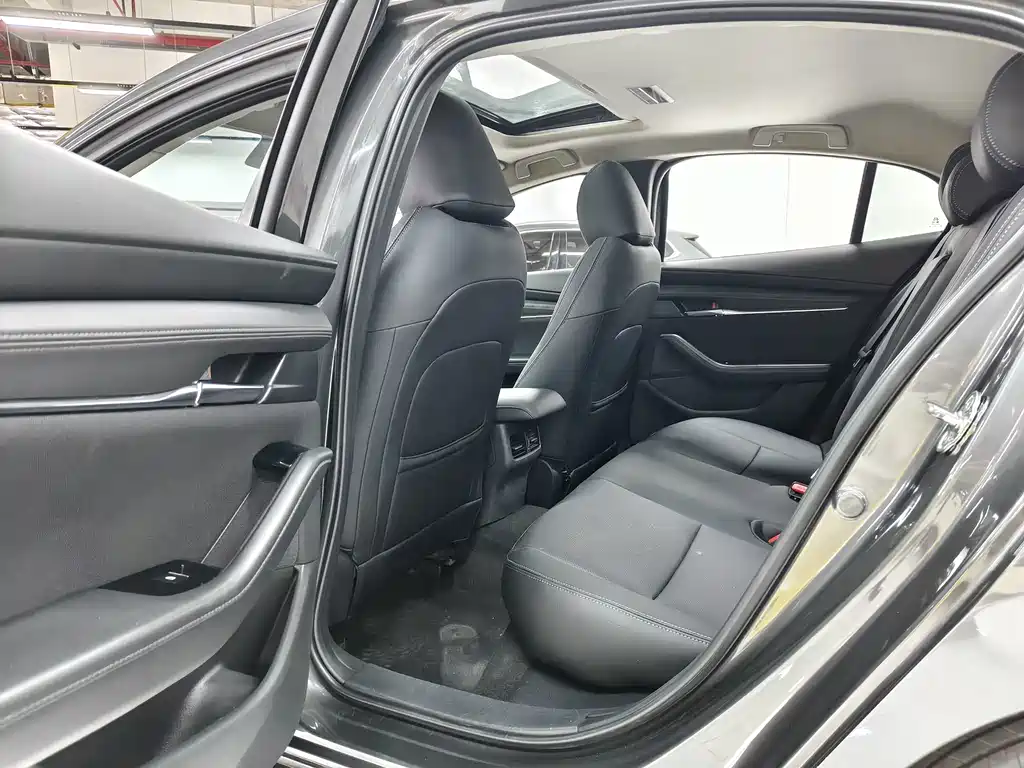 Mazda 3 Axela — миниатюра 12