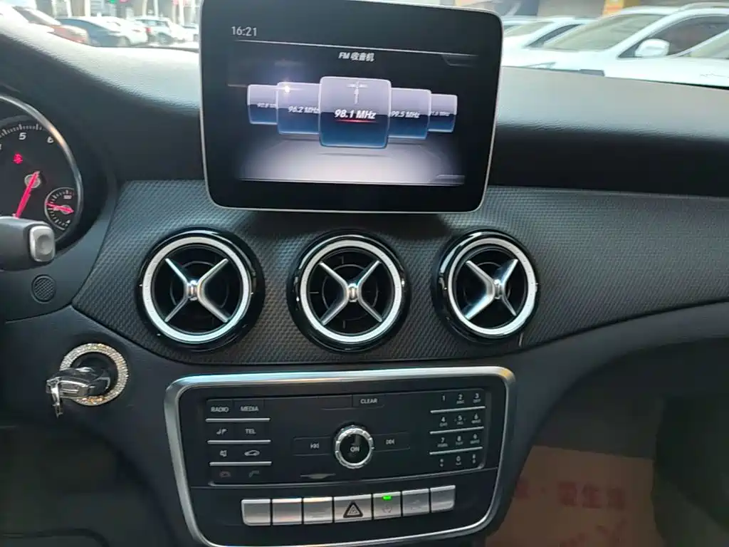 Mercedes-Benz GLA — миниатюра 13