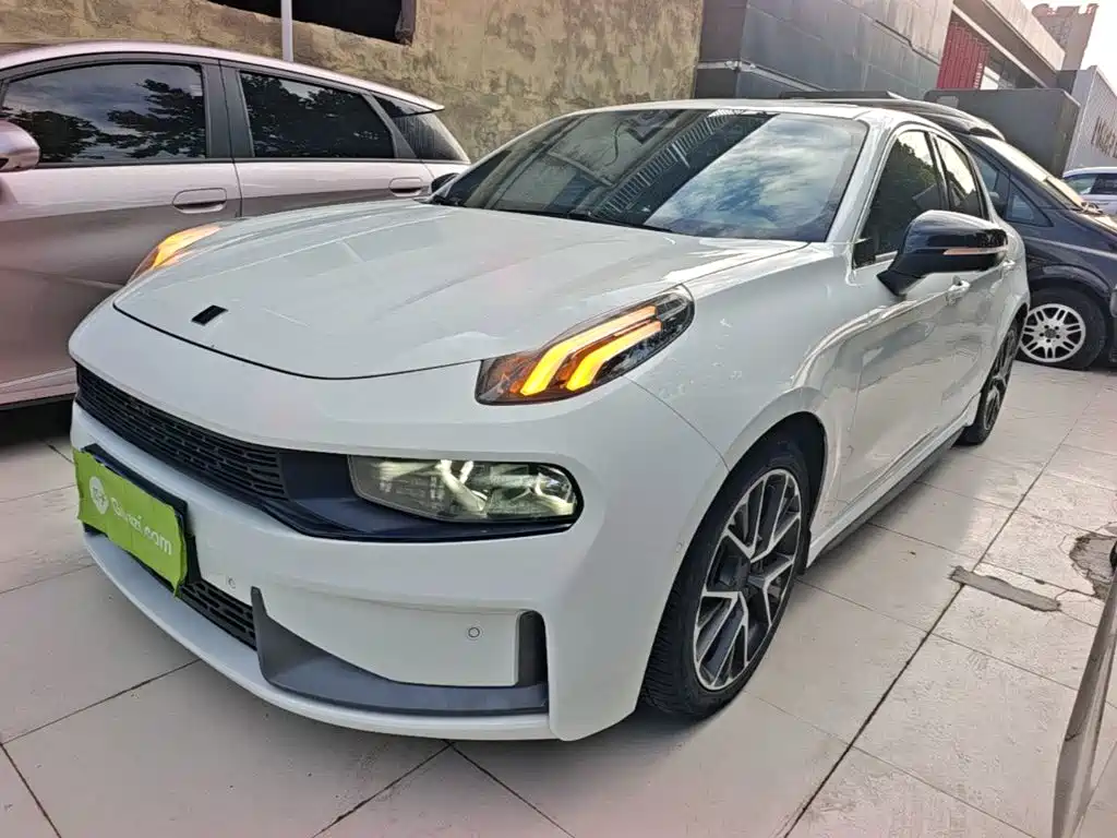 Lynk & Co 03