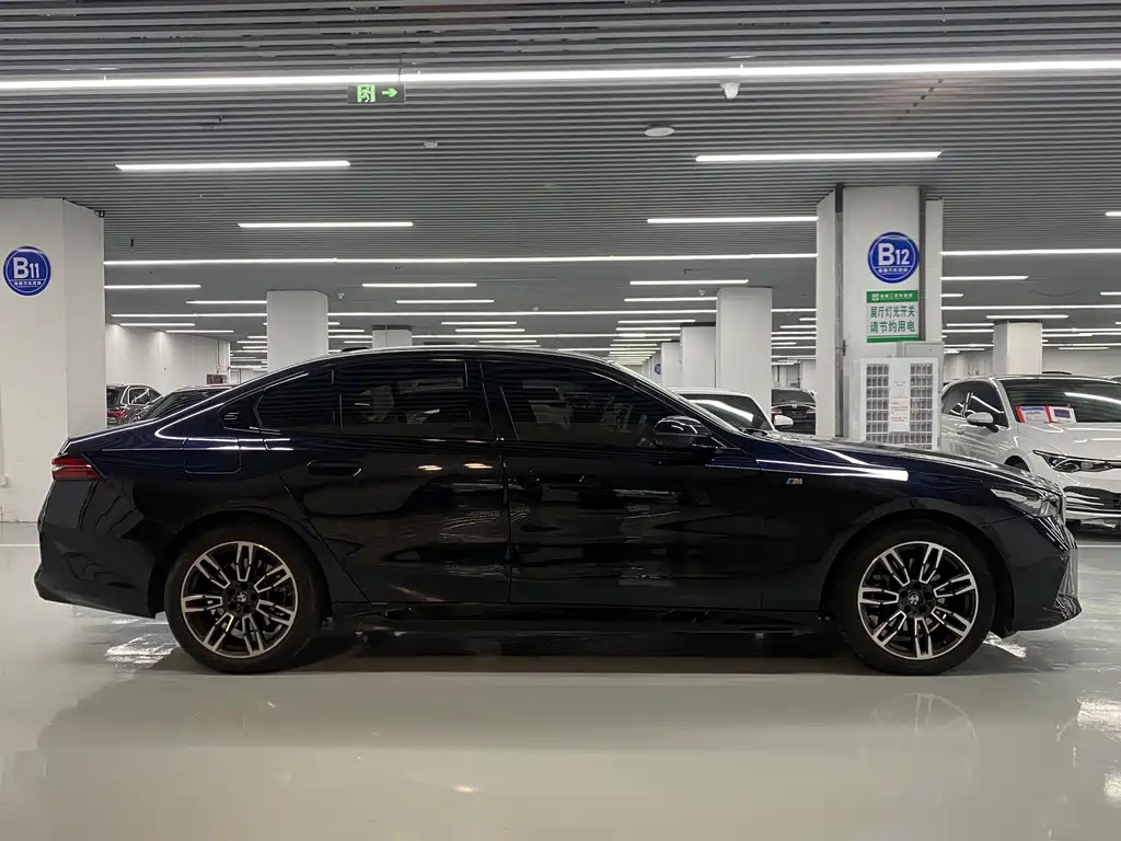BMW 5 Series (Import) — миниатюра 4