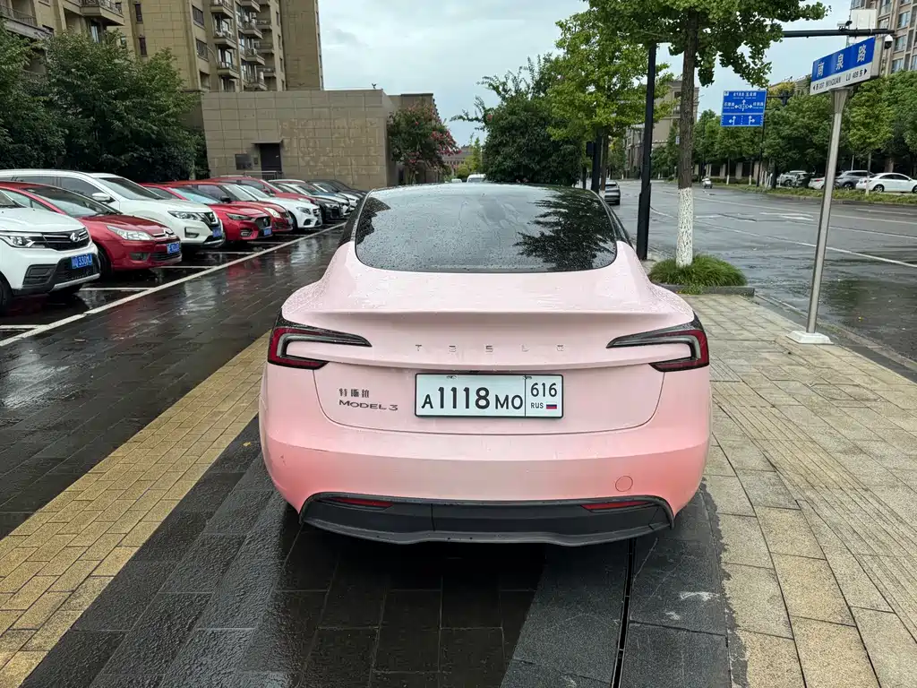 Tesla Model 3 — миниатюра 5