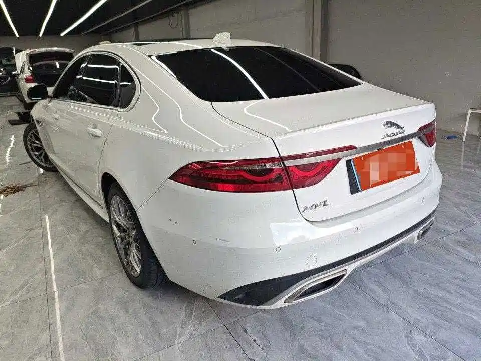 Jaguar XFL — миниатюра 3