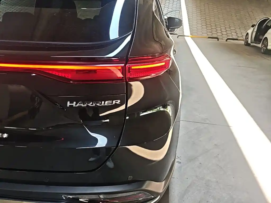 Toyota Harrier 2022 2.0L CVT Luxury