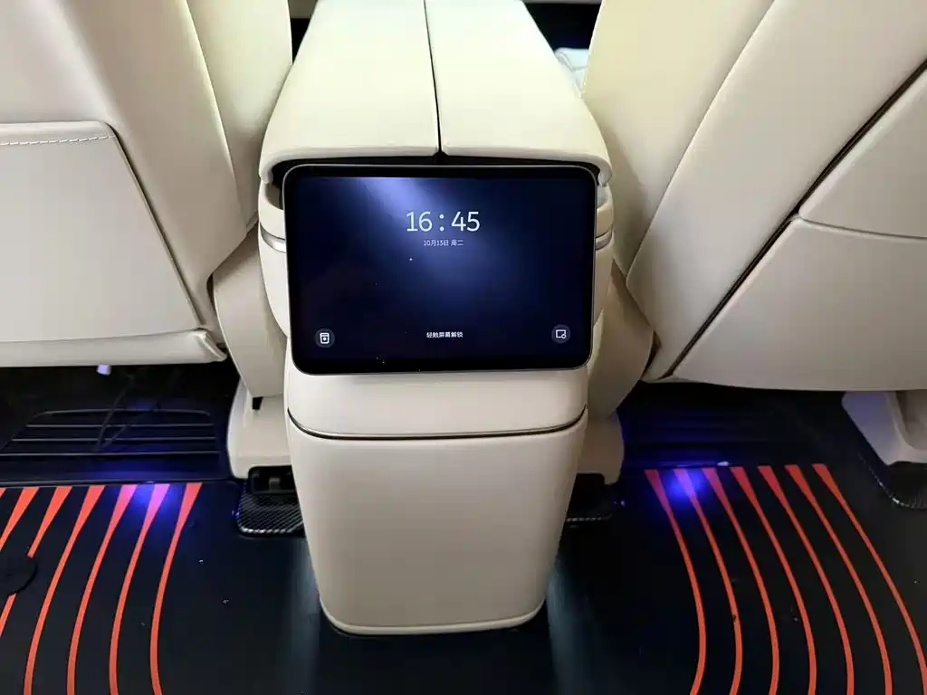 NIO ES8 — миниатюра 10