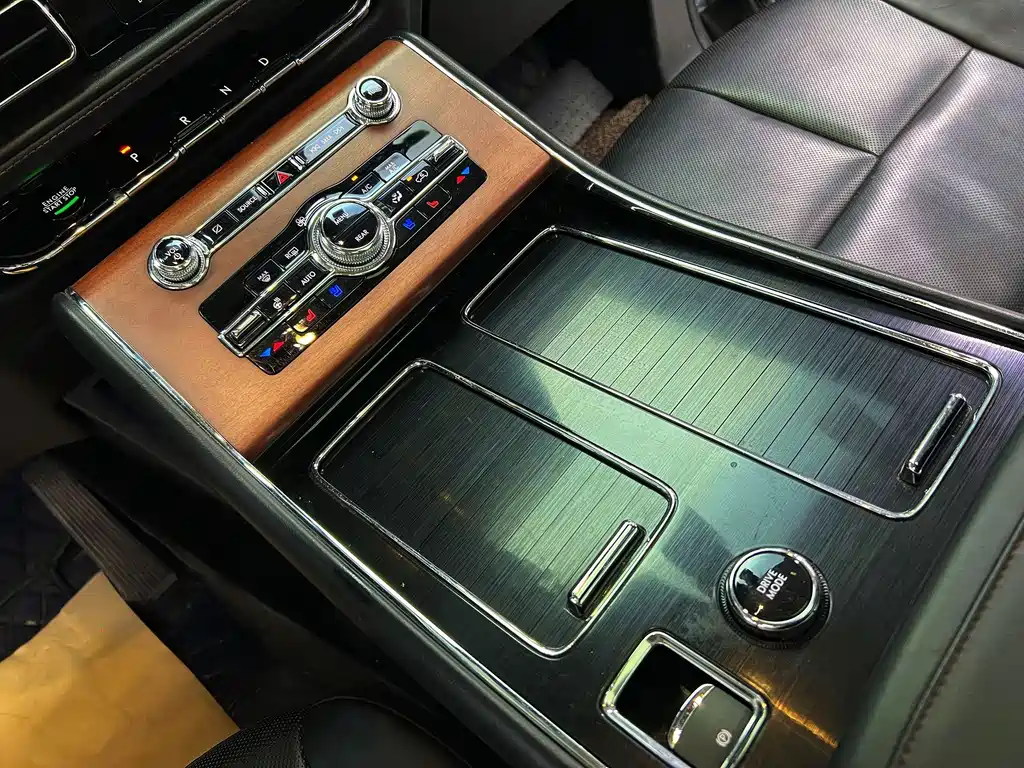 Lincoln Aviator — миниатюра 18
